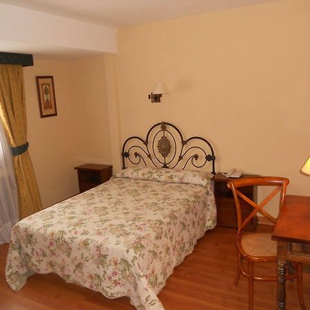 Hotel Rural Las Postas นาวาเซร์ราดา ภายนอก รูปภาพ