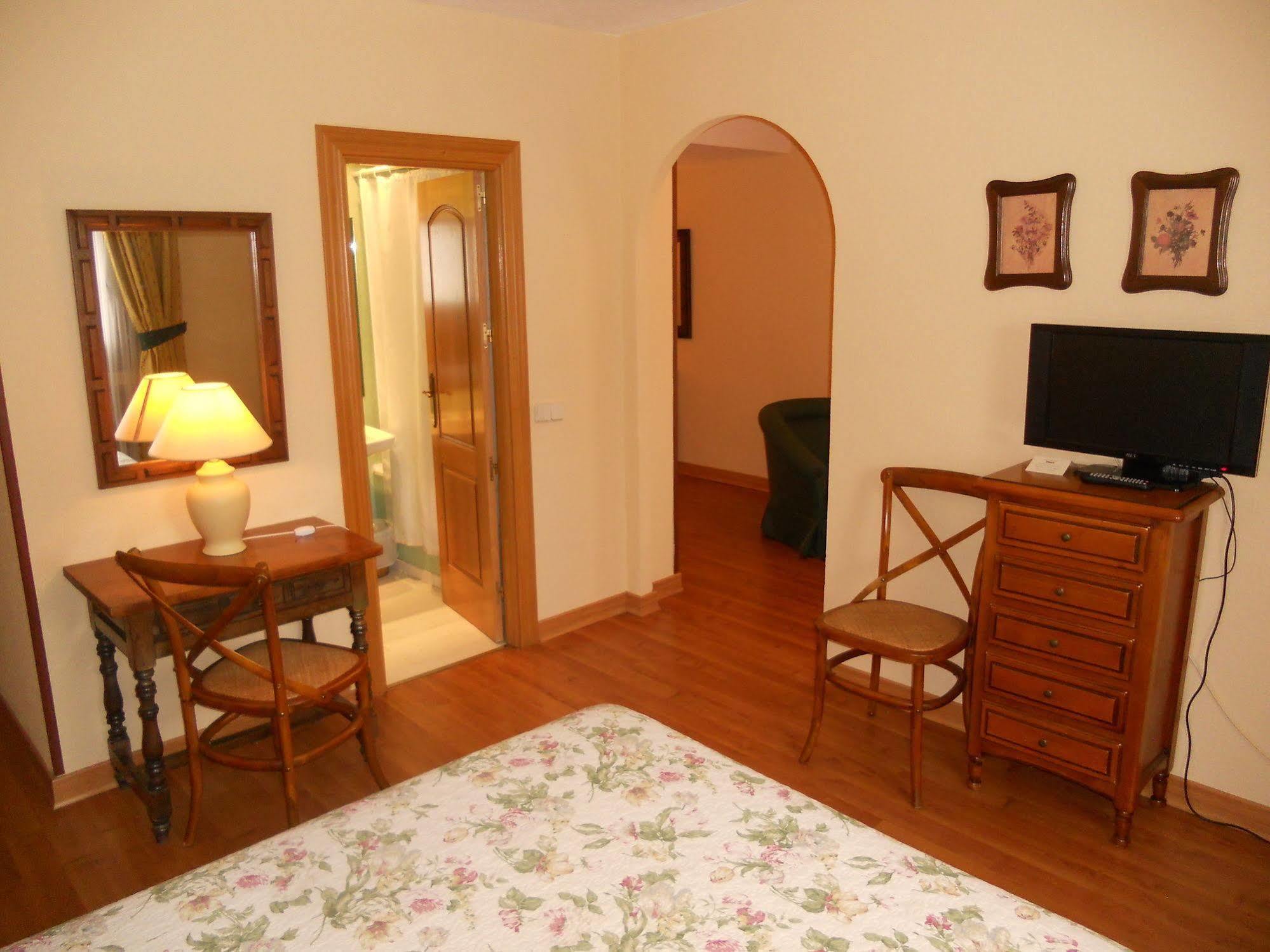 Hotel Rural Las Postas นาวาเซร์ราดา ภายนอก รูปภาพ